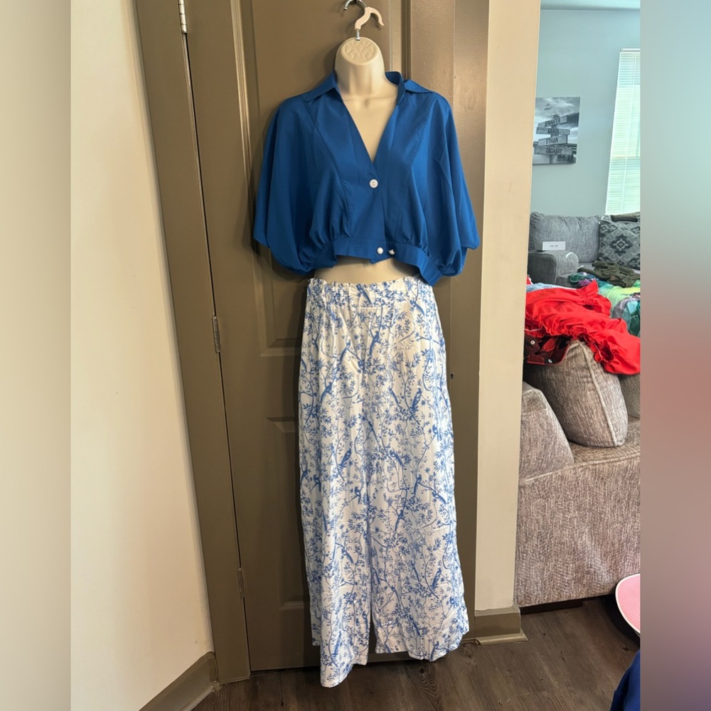 Blue and White Floral Women's pants Suit